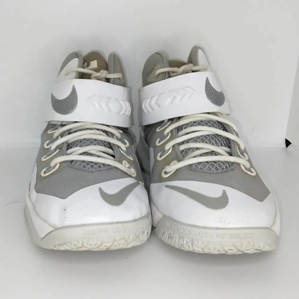 Nike Lebron James Soldier VIII Boy's Pre-owned Basketball Sneakers - sz. 6Y